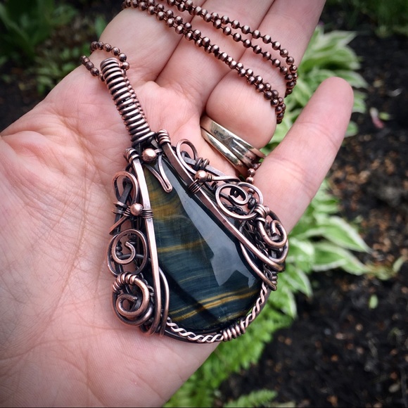 Hawks eye copper wire wrapped pendant necklace - Picture 9 of 10